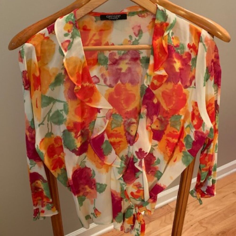 KAREN KANE LIFESTYLE CREPE FLOWERY WRAP BLOUSE NWOT *HP*